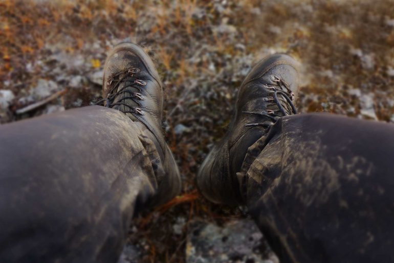 Wanderschuhe-schmutz-trekking